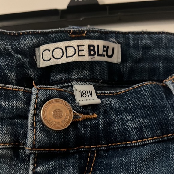 Code Bleu distressed Capri 18W raw hem stone wash casual plus size slimmer fit - Picture 6 of 10